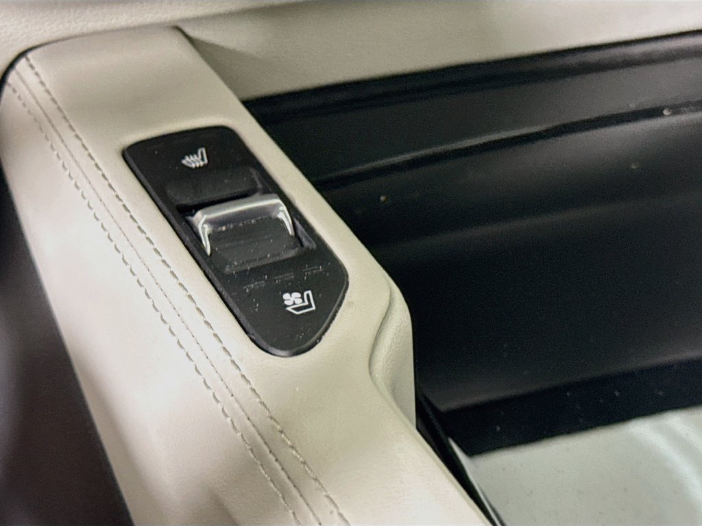 Used 2022 Kia Telluride EX FWD image 12