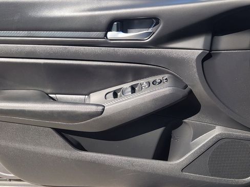 Used 2024 Nissan Altima 2.5 SV image 16