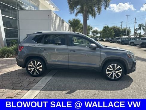 Certified 2023 Volkswagen Taos SE FWD image 5