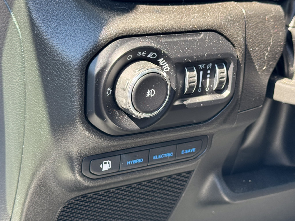 Used 2022 Jeep Wrangler Unlimited Sahara w/ Cold Weather Group AWD/4WD image 12