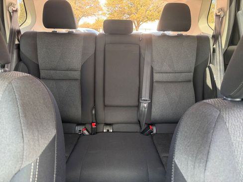 Used 2025 Nissan Rogue SV image 39