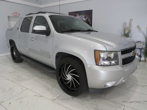 Used 2013 Chevrolet Avalanche LS RWD image 1