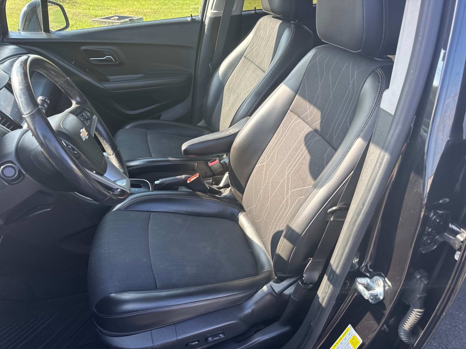 Used 2020 Chevrolet Trax LT w/ LT Convenience Package FWD image 26