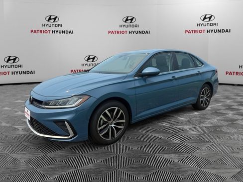 Used 2025 Volkswagen Jetta SE FWD image 7
