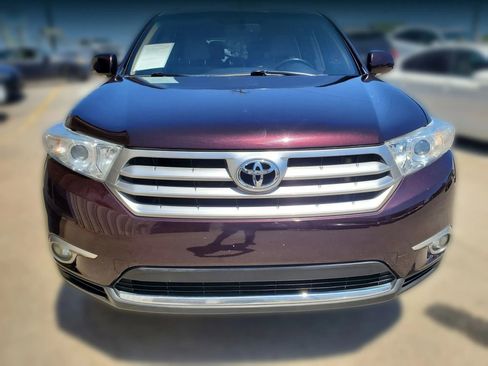 Used 2011 Toyota Highlander Limited w/ Tow Pkg FWD image 18