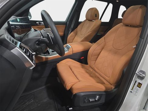 Used 2026 BMW X5 sDrive40i w/ Executive Package image 14