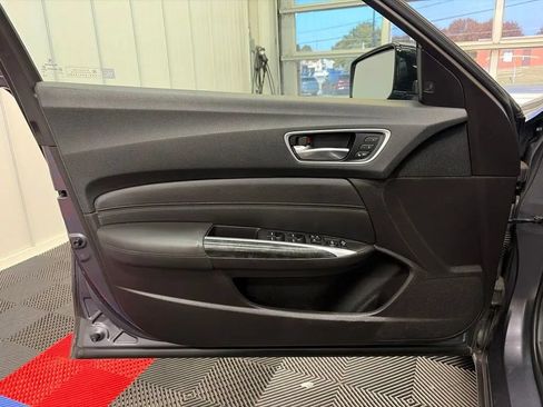 Used 2018 Acura TLX w/ Technology Package FWD image 9