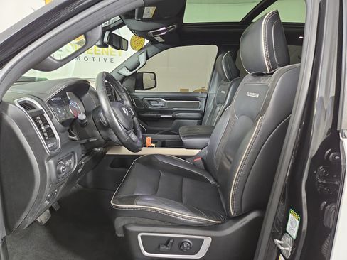 Used 2019 RAM 1500 Laramie AWD/4WD image 11