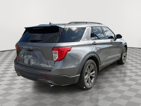 Used 2021 Ford Explorer XLT w/ Equipment Group 202A image 5