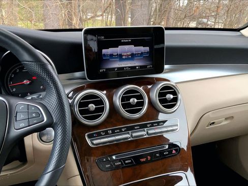 Used 2019 Mercedes-Benz GLC 300 4MATIC image 7