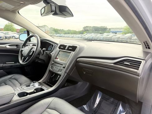 Used 2018 Ford Fusion SE w/ Equipment Group 602A FWD image 21