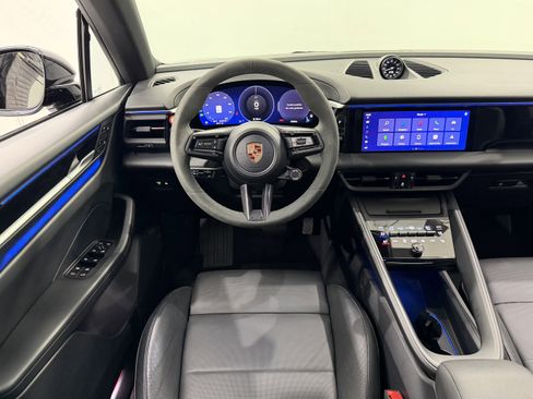 Certified 2025 Porsche Macan 4 Electric image 27