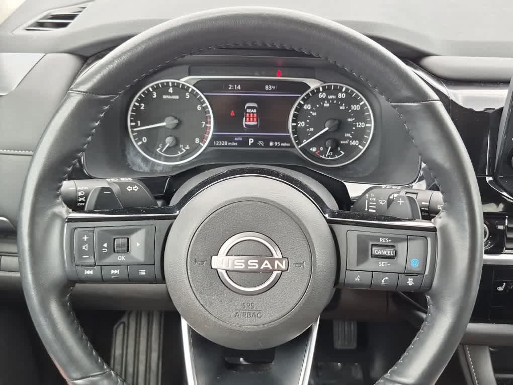 Used 2024 Nissan Pathfinder SL w/ Black Appearance Package AWD/4WD image 16