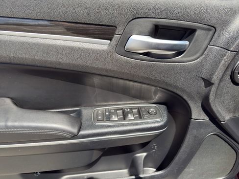 Used 2015 Chrysler 300 Limited RWD image 23