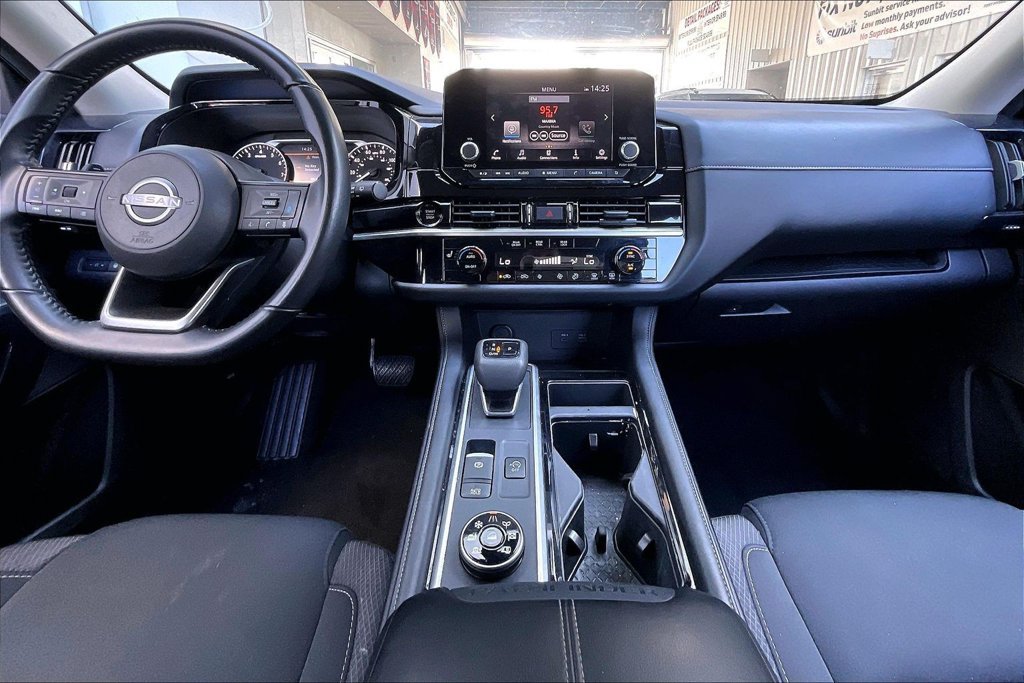 Used 2025 Nissan Pathfinder SV AWD/4WD image 6