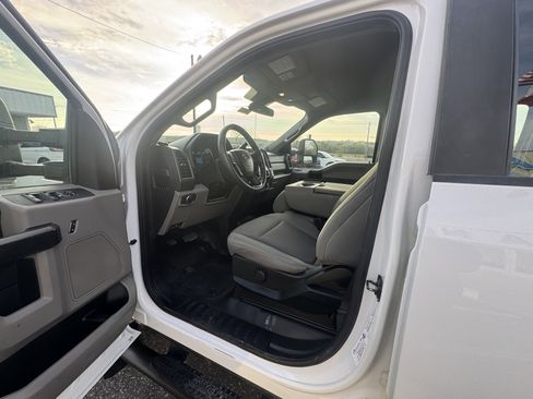 Used 2020 Ford F350 XL w/ Power Equipment Group image 9