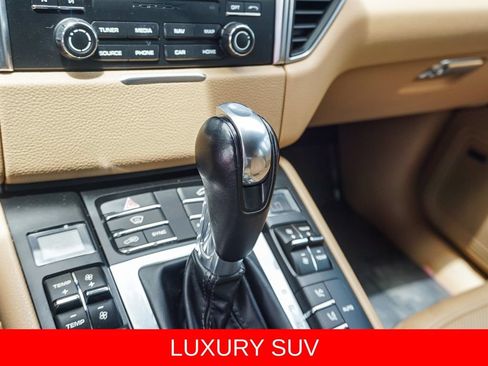 Used 2018 Porsche Macan AWD/4WD image 22