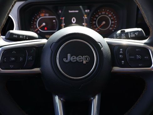 Used 2024 Jeep Wrangler Sahara image 25