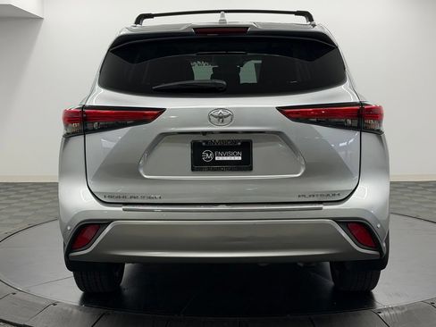 Used 2022 Toyota Highlander Platinum FWD image 11
