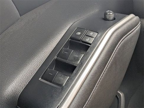 Used 2023 Toyota Highlander XLE image 23