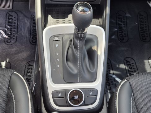 New 2026 Hyundai Venue SEL FWD image 25