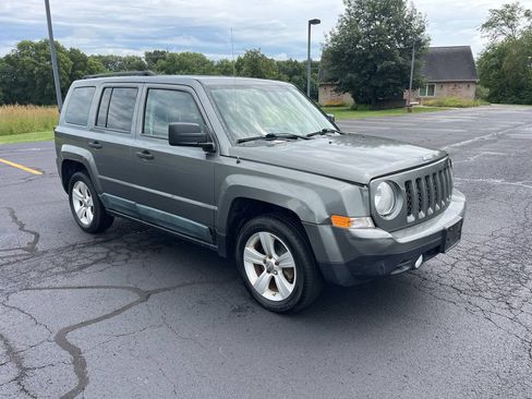 Used 2011 Jeep Patriot Sport w/ Tire & Wheel Group FWD image 5