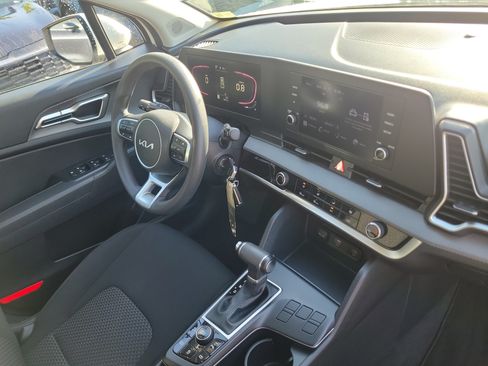 Used 2023 Kia Sportage LX FWD image 8