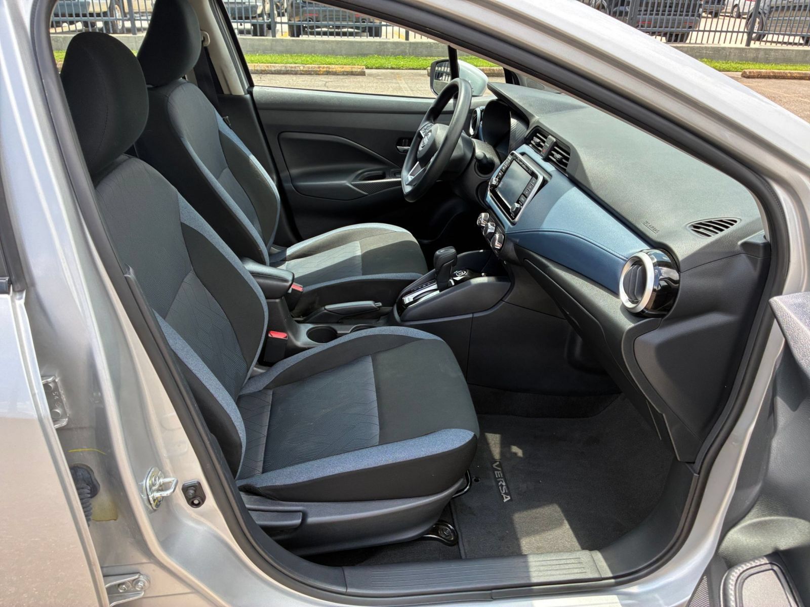 Used 2025 Nissan Versa SV FWD image 33