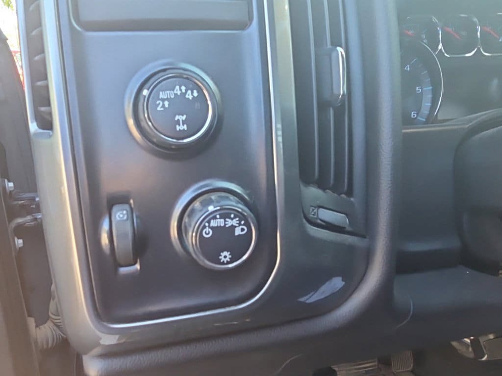 Used 2019 Chevrolet Silverado 1500 LT AWD/4WD image 13