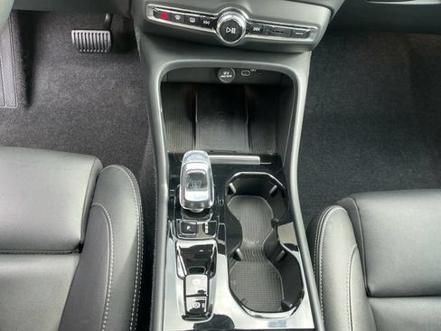 Used 2025 Volvo XC40 B5 Plus AWD/4WD image 12
