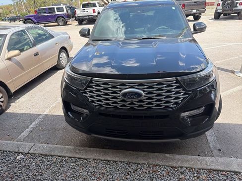 Used 2020 Ford Explorer Platinum w/ Premium Technology Package AWD/4WD image 2