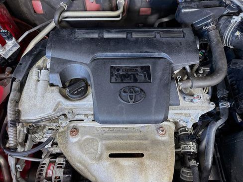 Used 2018 Toyota RAV4 LE image 38