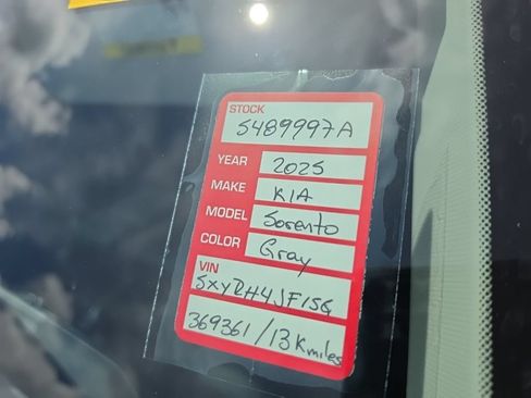 Used 2025 Kia Sorento EX w/ Panoramic Sunroof Package FWD image 7