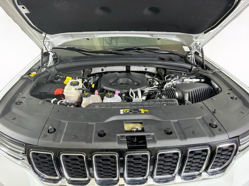 Used 2024 Jeep Grand Cherokee Limited 4xe w/ Trailer Tow Package AWD/4WD image 34