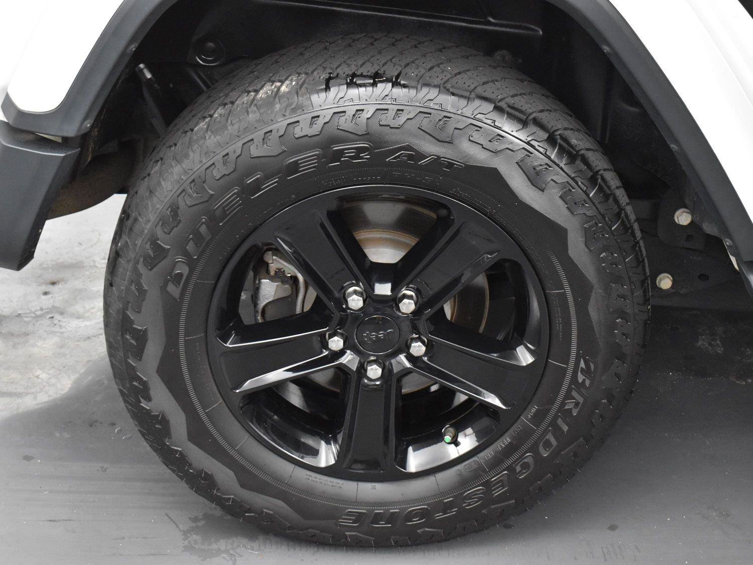 Used 2020 Jeep Wrangler Unlimited Sahara AWD/4WD image 30