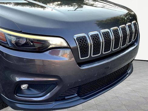 Used 2019 Jeep Cherokee Latitude Plus AWD/4WD image 32