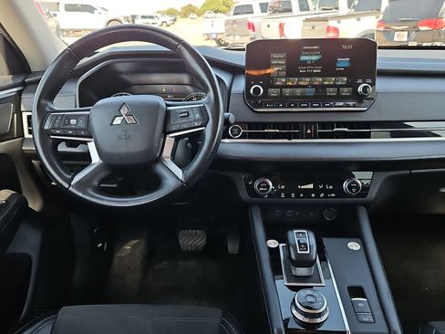 Used 2024 Mitsubishi Outlander SE FWD image 17