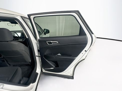Used 2025 Kia Sportage LX FWD image 27