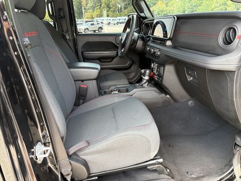 Used 2024 Jeep Wrangler Unlimited Rubicon AWD/4WD image 16