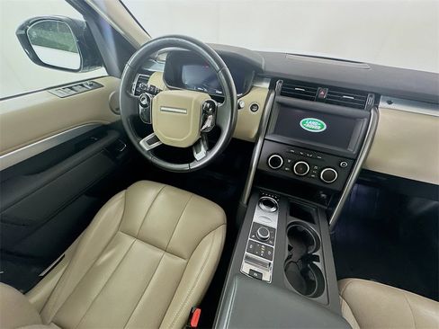Used 2020 Land Rover Discovery Landmark image 9