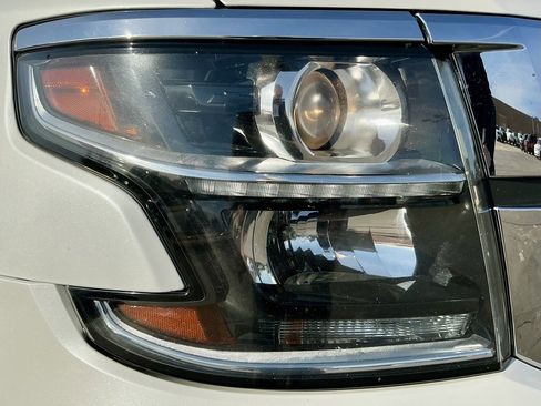 Used 2020 Chevrolet Suburban LT w/ Luxury Package image 8