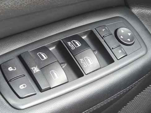 Used 2018 Jeep Grand Cherokee Altitude AWD/4WD image 28