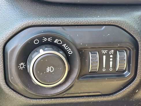 Used 2018 Jeep Wrangler Unlimited Sport S AWD/4WD image 26