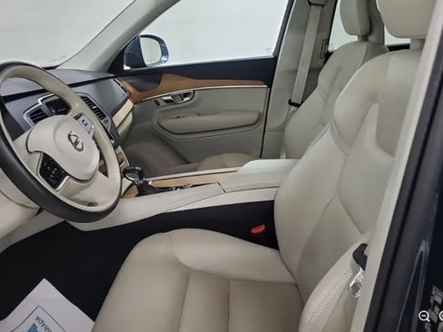 Used 2022 Volvo XC90 T6 Momentum w/ Climate Package AWD/4WD image 9