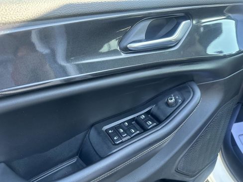 Used 2023 Jeep Grand Cherokee Laredo image 18