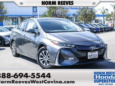 Used 2021 Toyota Prius Prime XLE image 1
