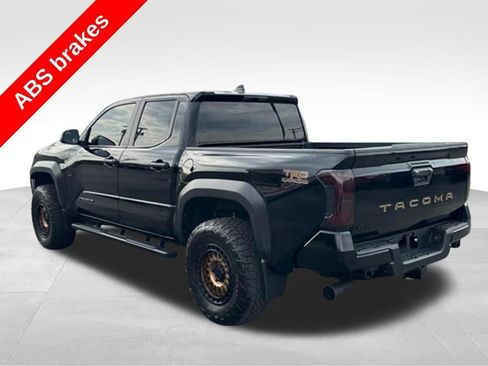 Used 2024 Toyota Tacoma TRD Off-Road image 5