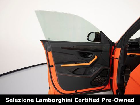 Used 2025 Lamborghini Urus SE image 10