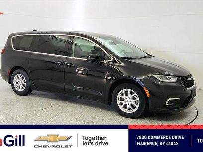 Used 2023 Chrysler Pacifica Touring-L