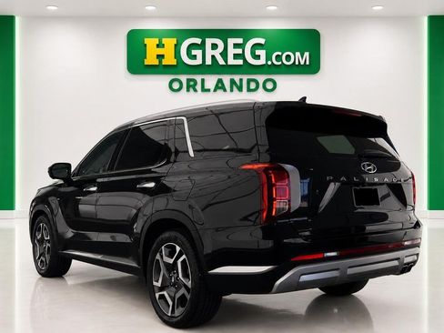 Used 2024 Hyundai Palisade Limited FWD image 2